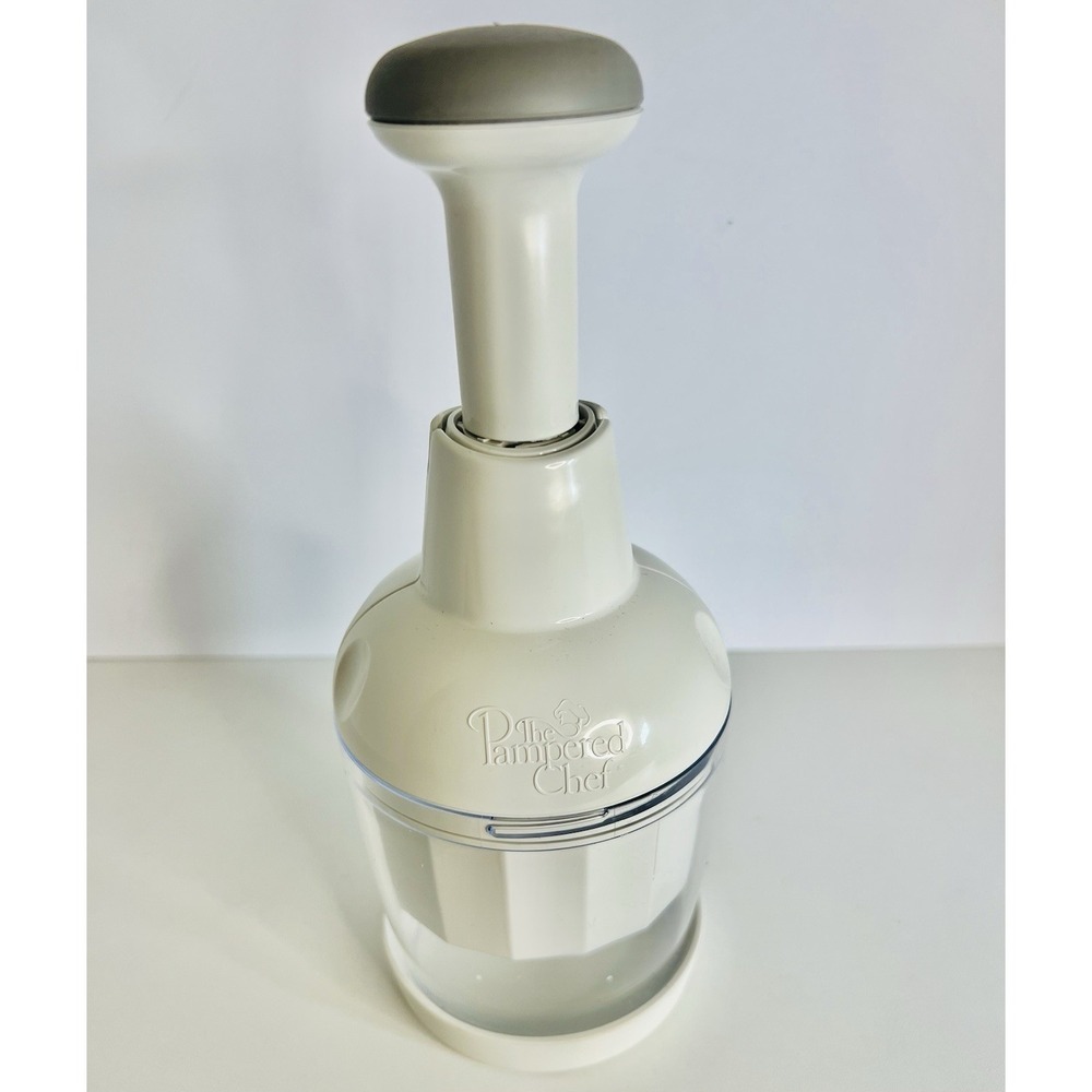 Pampered Chef Push Function Food Chopper w lid- White - #2585